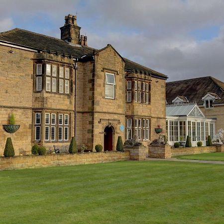 Rogerthorpe Manor Hotel Pontefract Exterior photo