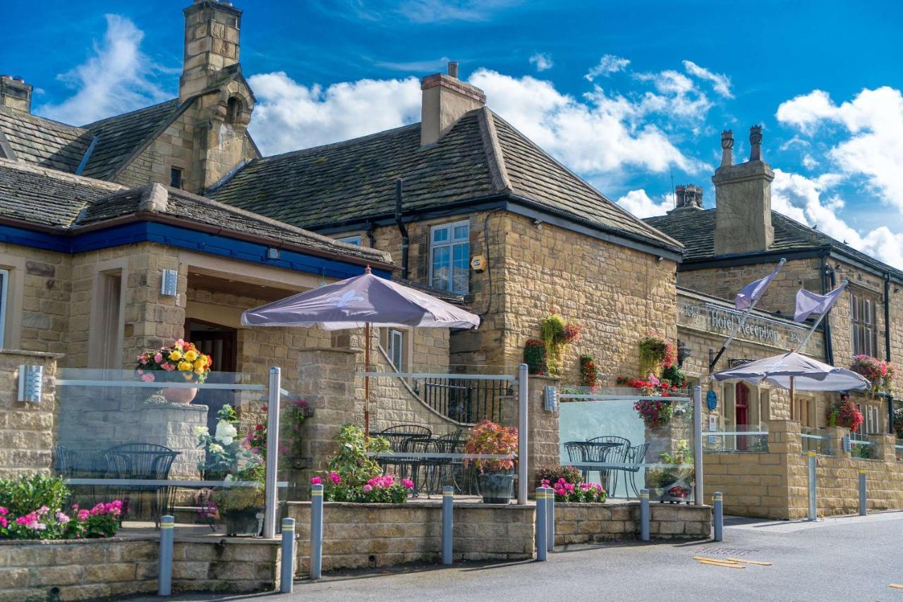 Rogerthorpe Manor Hotel Pontefract Exterior photo