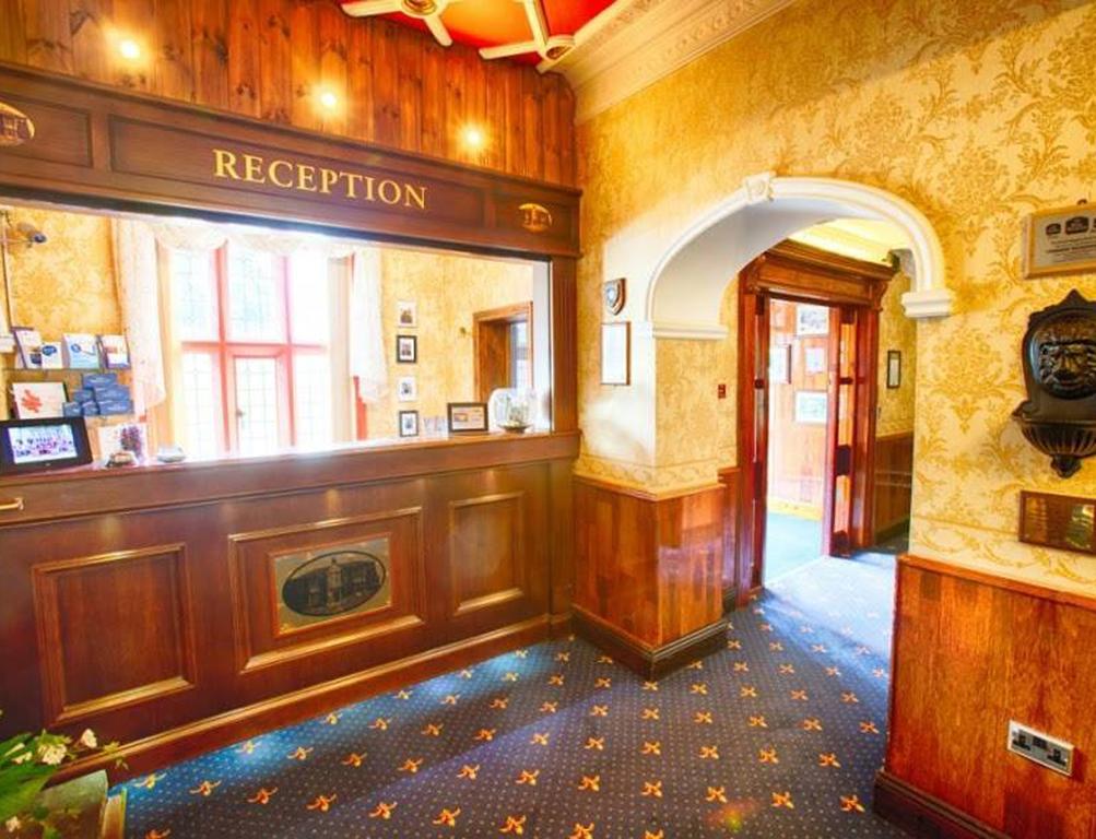 Rogerthorpe Manor Hotel Pontefract Exterior photo